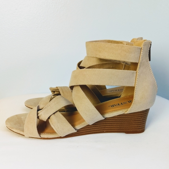 NWOB JustFab 'Ismay' 2-Inch Heel Beige Gladiator Zipper Back Sandals Size 10 - Picture 5 of 7